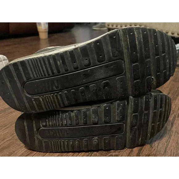 Men’s‎ black and gray Airmax 8.5 shoes - Picture 6 of 7